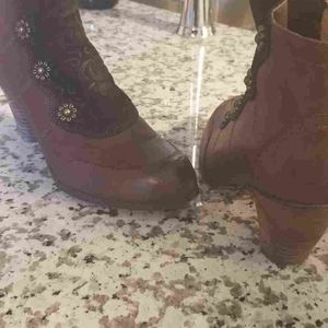 LArtiste Granny Boot